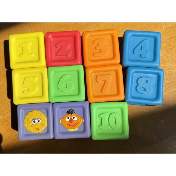 Sesame Street Character Plastic Squeaky Blocks Letters Numbers Elmo Ernie READ - Picture 6 of 7